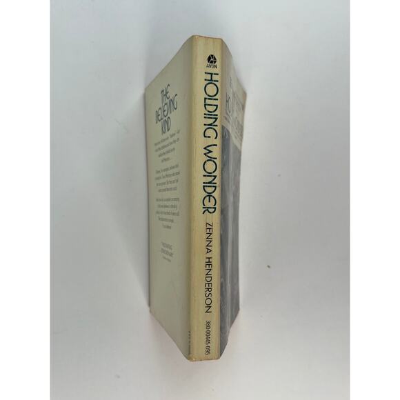 Vintage Science Fiction Paperback Holding Wonder Zenna Henderson 1972 Avon Books - Picture 6 of 6